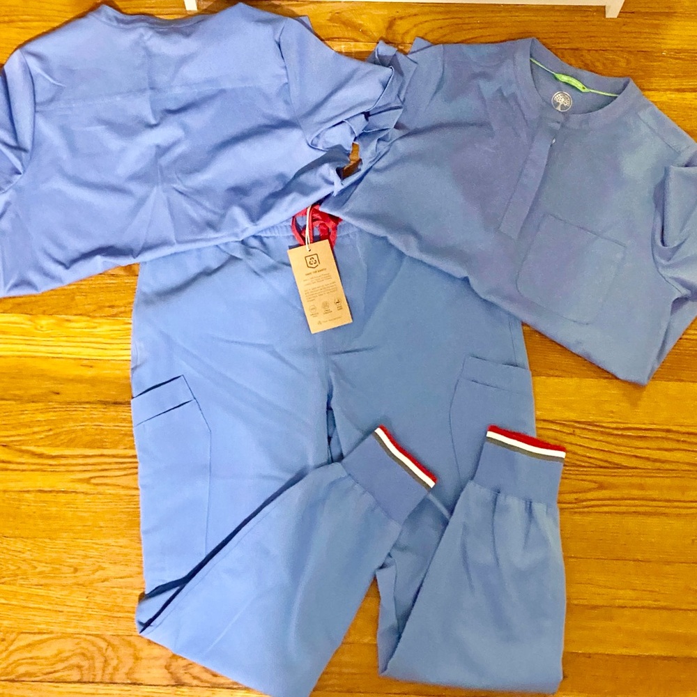 Blue Medical Scrubs Set
Pants M, 2 top S ( but frets M)
